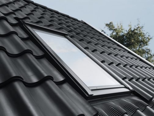 Тёплое двухкамерное мансардное окно Velux GLL, ручка сверху